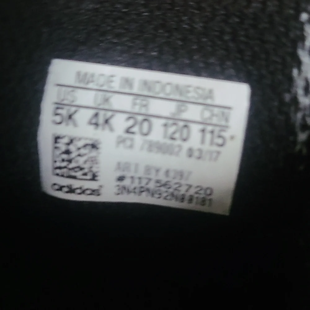 Black Adidas shoes for toodler - Picture 4 of 5